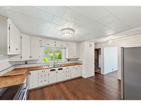 1565 California Avenue Coos Bay OR 97420