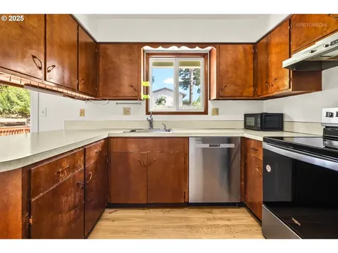 1055 NW Jackson Street Hillsboro OR 97124