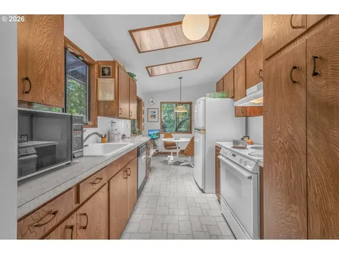 9200 SW Elrose Court Portland OR 97224