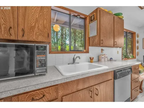 9200 SW Elrose Court Portland OR 97224