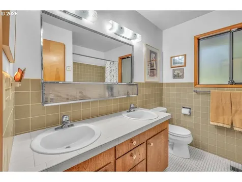 9200 SW Elrose Court Portland OR 97224
