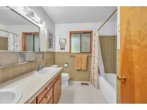 9200 SW Elrose Court Portland OR 97224