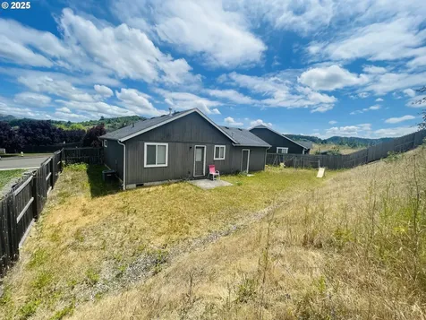 783 Callahan Drive Roseburg OR 97471