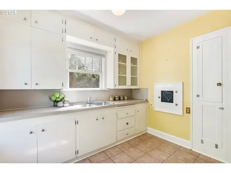 3306 SE Tibbetts Street Portland OR 97202