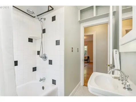 3306 SE Tibbetts Street Portland OR 97202