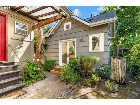 3306 SE Tibbetts Street Portland OR 97202