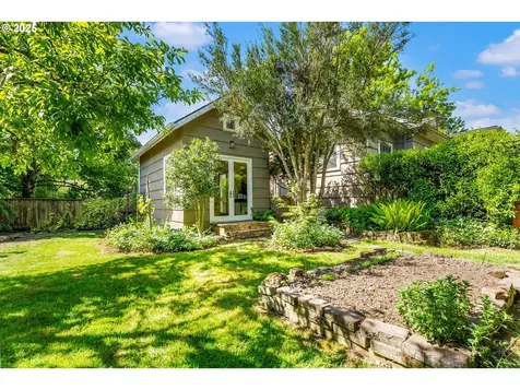 3306 SE Tibbetts Street Portland OR 97202