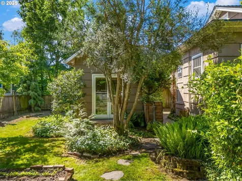 3306 SE Tibbetts Street Portland OR 97202