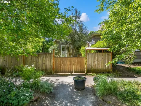 3306 SE Tibbetts Street Portland OR 97202