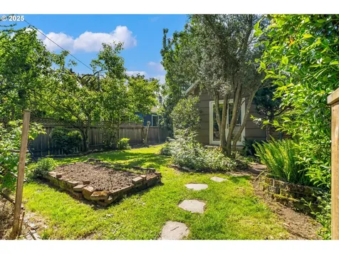 3306 SE Tibbetts Street Portland OR 97202