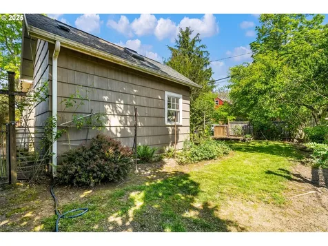 3306 SE Tibbetts Street Portland OR 97202