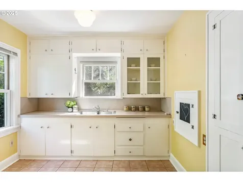 3306 SE Tibbetts Street Portland OR 97202