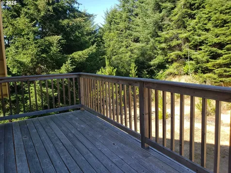 85287 Hemlock Street Florence OR 97439