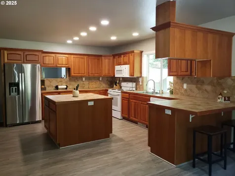 85287 Hemlock Street Florence OR 97439
