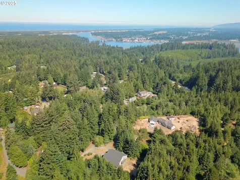 85287 Hemlock Street Florence OR 97439