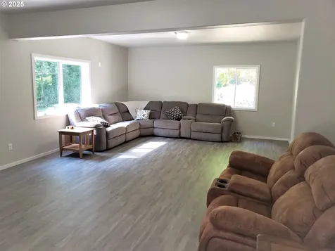 85287 Hemlock Street Florence OR 97439