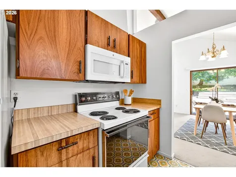 9316 SW 8th Drive Portland OR 97219