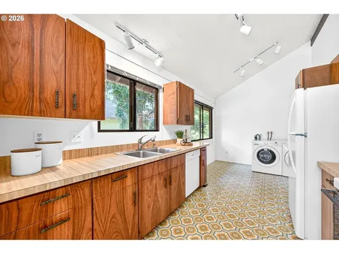 9316 SW 8th Drive Portland OR 97219