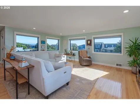 1305 Strawberry Drive Bandon OR 97411