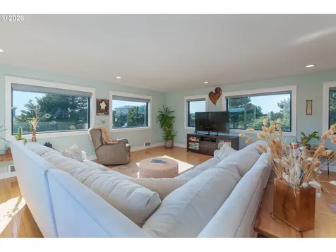 1305 Strawberry Drive Bandon OR 97411
