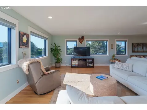 1305 Strawberry Drive Bandon OR 97411