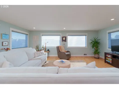 1305 Strawberry Drive Bandon OR 97411