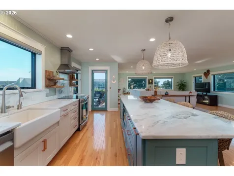 1305 Strawberry Drive Bandon OR 97411