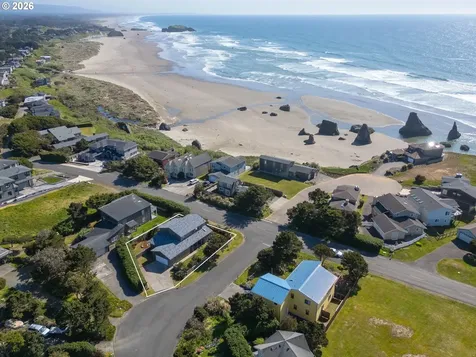 1305 Strawberry Drive Bandon OR 97411