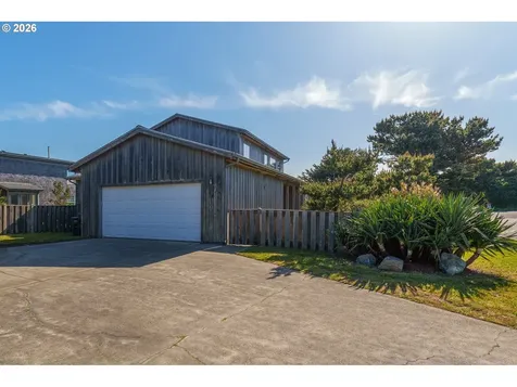 1305 Strawberry Drive Bandon OR 97411