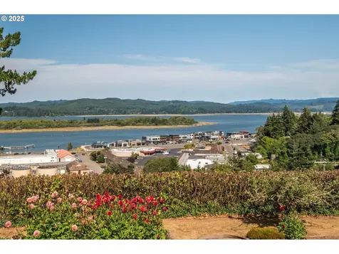 1434 Hillside Court Coos Bay OR 97420