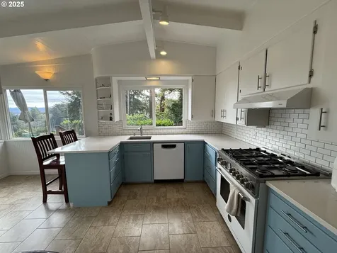 1434 Hillside Court Coos Bay OR 97420