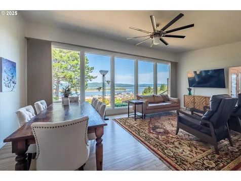 1434 Hillside Court Coos Bay OR 97420