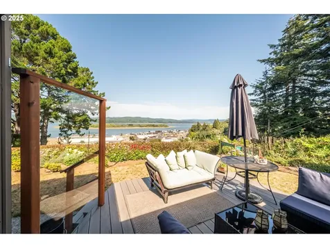 1434 Hillside Court Coos Bay OR 97420