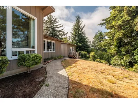 1434 Hillside Court Coos Bay OR 97420