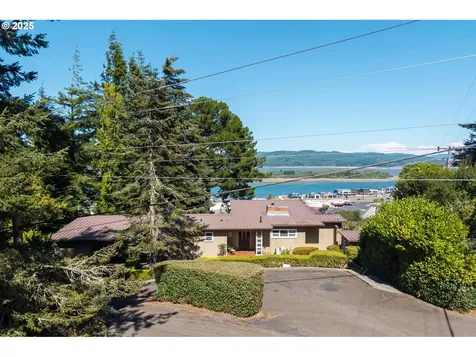 1434 Hillside Court Coos Bay OR 97420