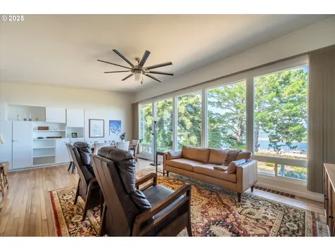1434 Hillside Court Coos Bay OR 97420