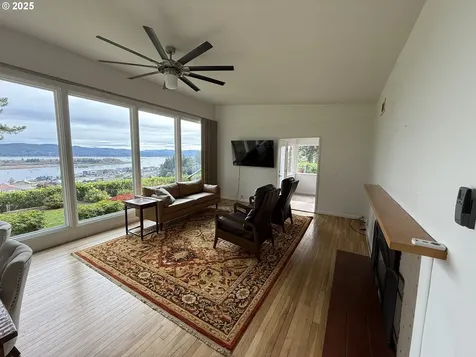 1434 Hillside Court Coos Bay OR 97420