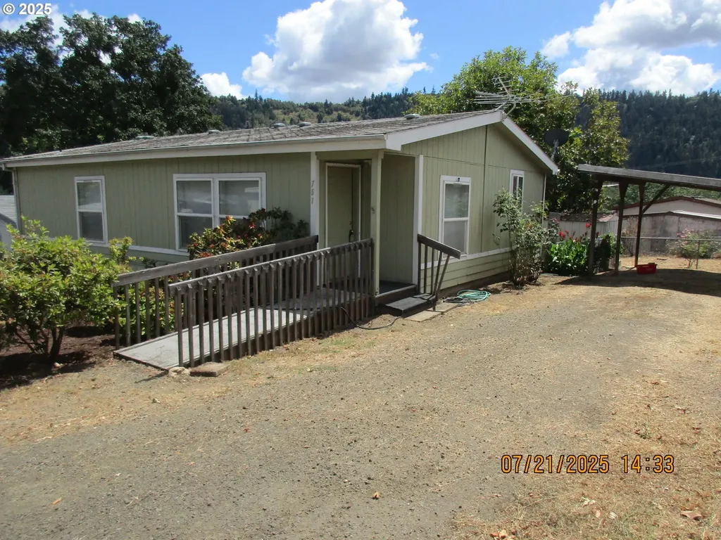 751 SE Meadowood Drive Winston OR 97496