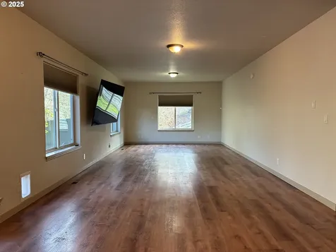 286 Winchester Creek Avenue Winchester OR 97495