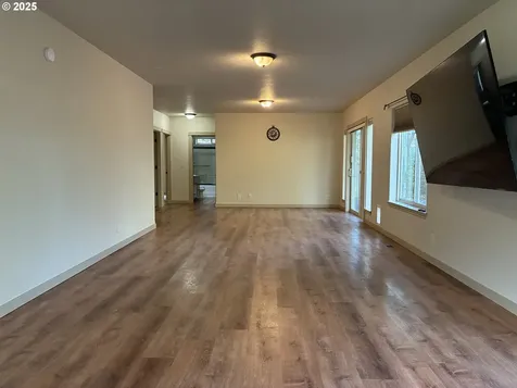 286 Winchester Creek Avenue Winchester OR 97495