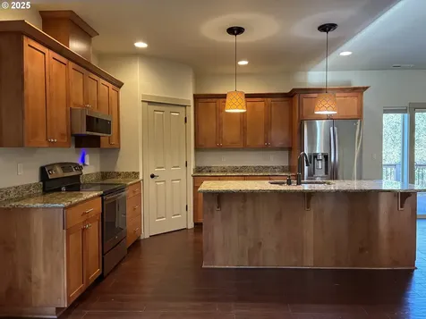 286 Winchester Creek Avenue Winchester OR 97495