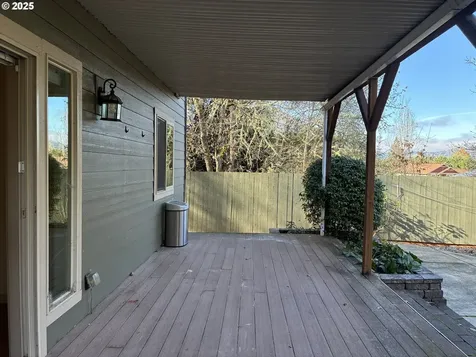 286 Winchester Creek Avenue Winchester OR 97495