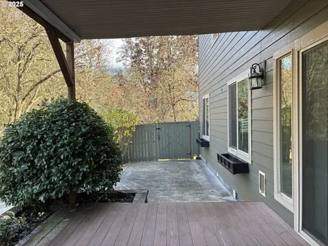 286 Winchester Creek Avenue Winchester OR 97495