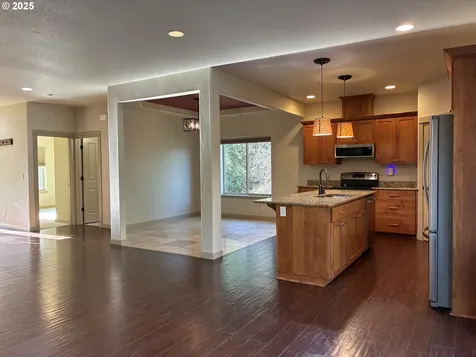 286 Winchester Creek Avenue Winchester OR 97495