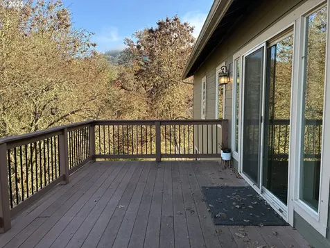 286 Winchester Creek Avenue Winchester OR 97495