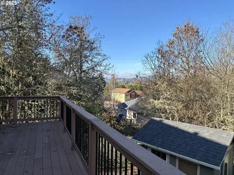 286 Winchester Creek Avenue Winchester OR 97495