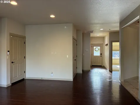 286 Winchester Creek Avenue Winchester OR 97495