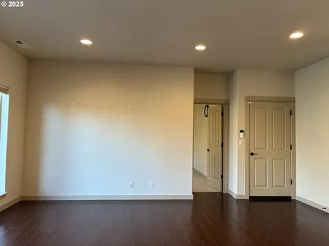 286 Winchester Creek Avenue Winchester OR 97495