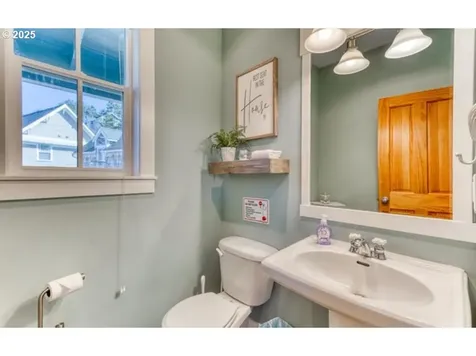 2685 SW Beach Avenue Lincoln City OR 97367