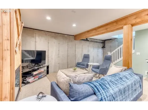 2685 SW Beach Avenue Lincoln City OR 97367